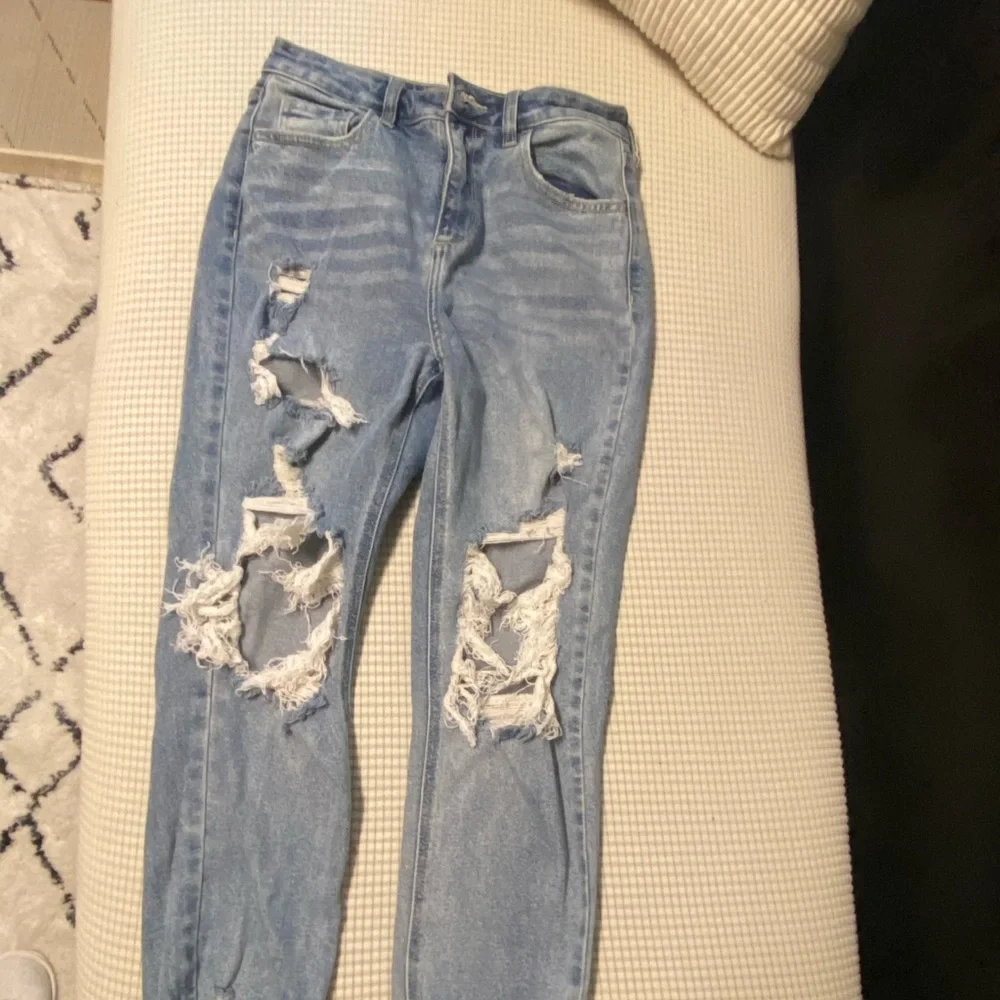 Ripped Jean - Picture 4 of 4